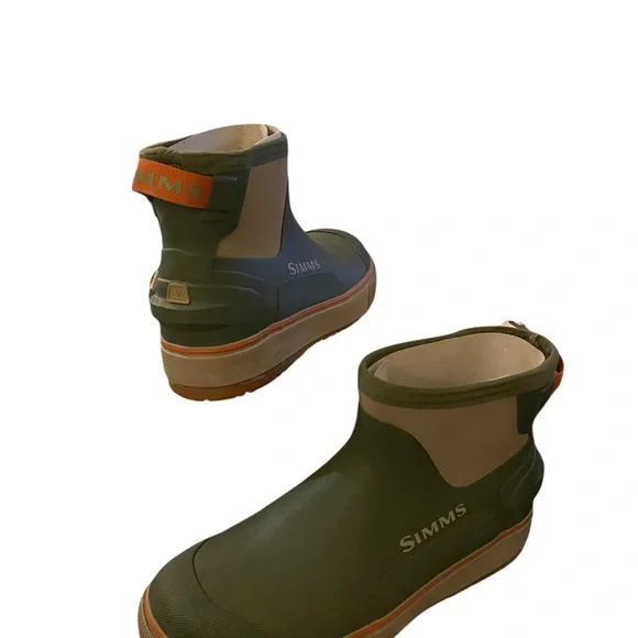 Simms Riverbank Chukka Boots Loden Green Waterproof
fisherman outdoors rain - Picture 3 of 11